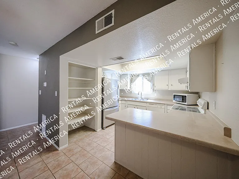 4555 W Continental Dr — Photo 14