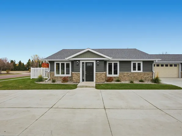 2330 30th Ave S, Fargo, ND 58104