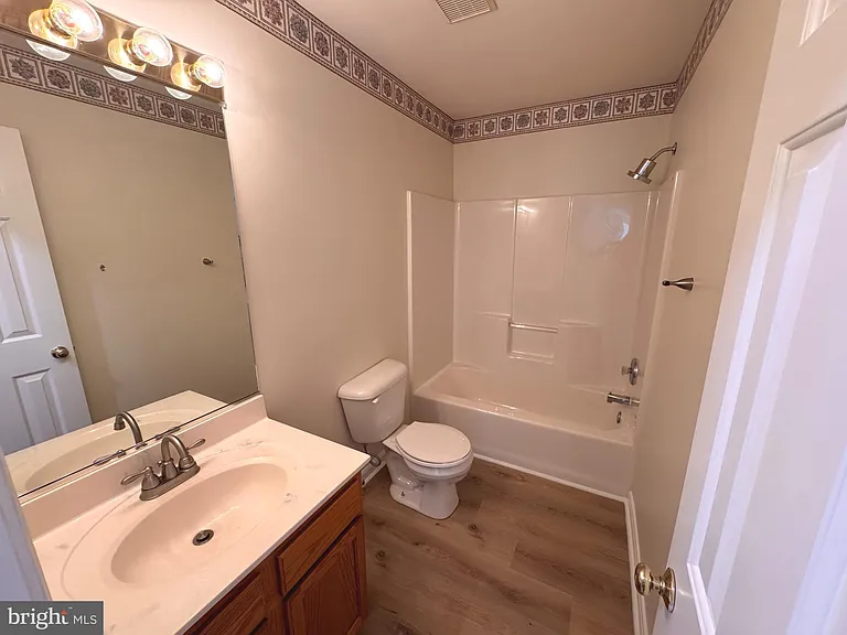 7423 Laura Ln — Photo 18