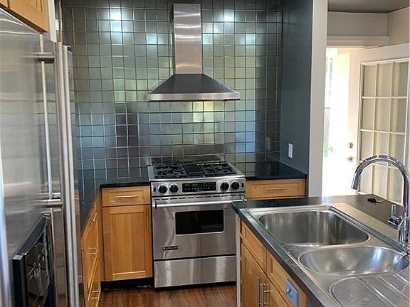 2nd image of 1810 Lakeview Dr