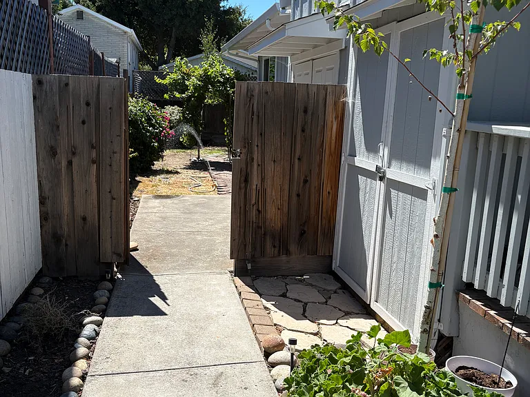 1171 Santa Fe Ave #B — Photo 9