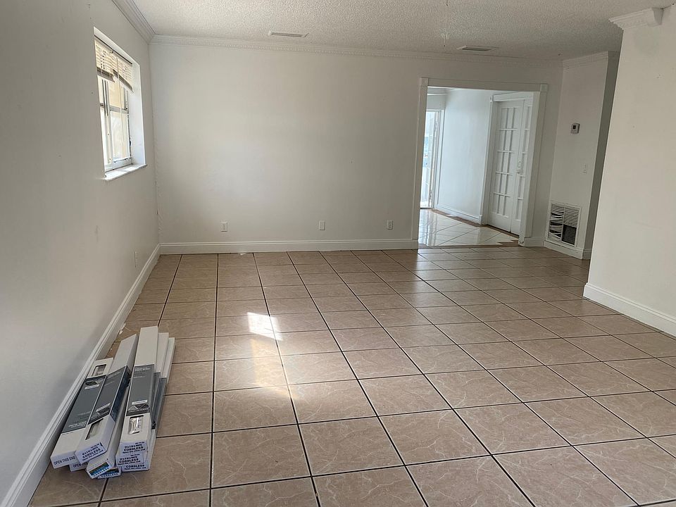 1st image of 745 Bonnie Ln