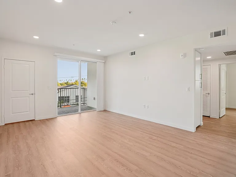 The Peake Apartments — Photo 14