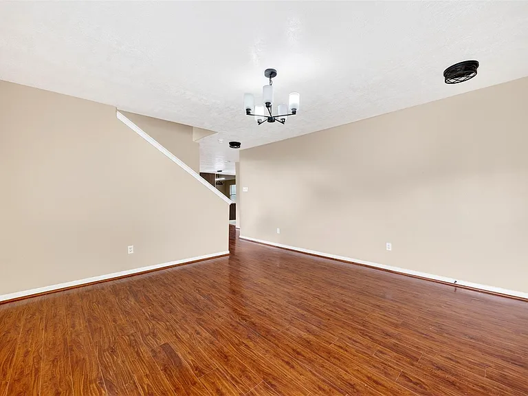 15014 Middle Oaks Blvd — Photo 8