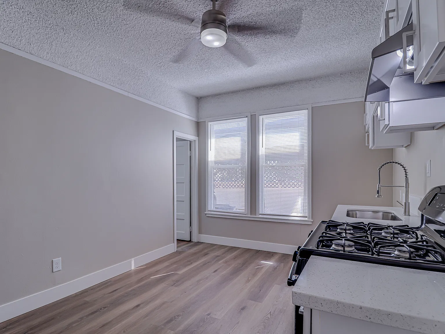 2 bed, 1000 sqft, $1,500 — Photo 3