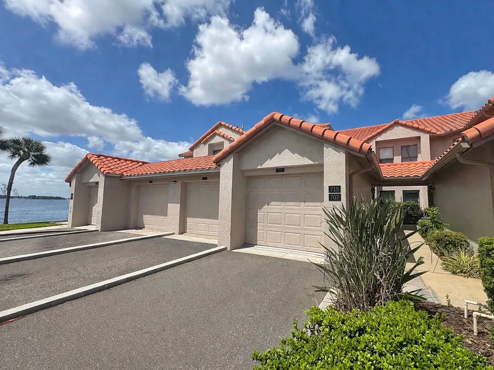 715 Magnolia Pl