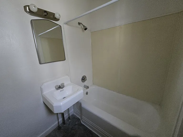 61 E Main St #4 — Photo 4