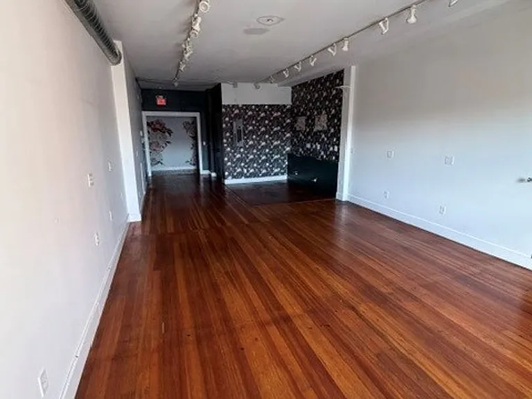 469 Howe Ave — Photo 9