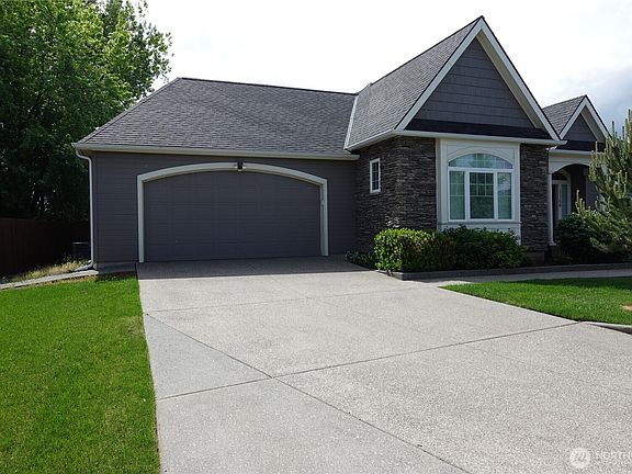 2nd image of 1164 SE Creekside Dr