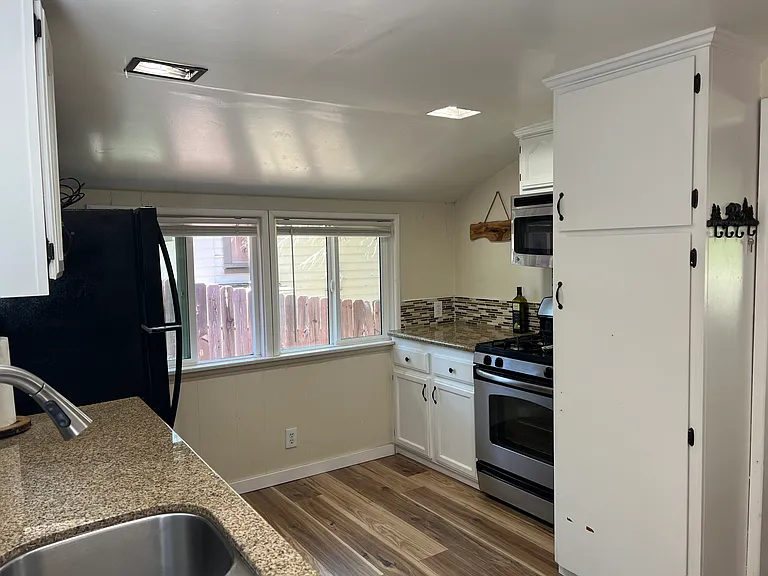 689 Knoll Dr — Photo 19