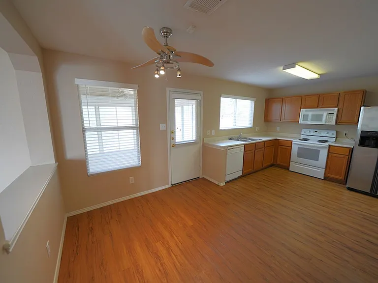 109 Willow Hl — Photo 14