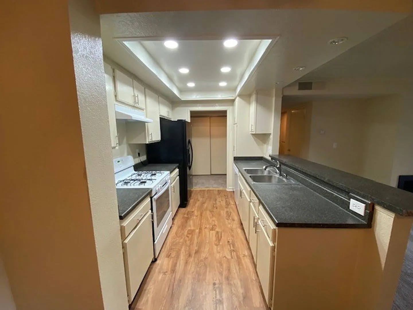 The Grove: 2 Bedroom 2 Bath Condo, — Photo 2