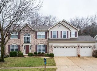 949 Kiefer Trails Dr, Ballwin, MO 63021