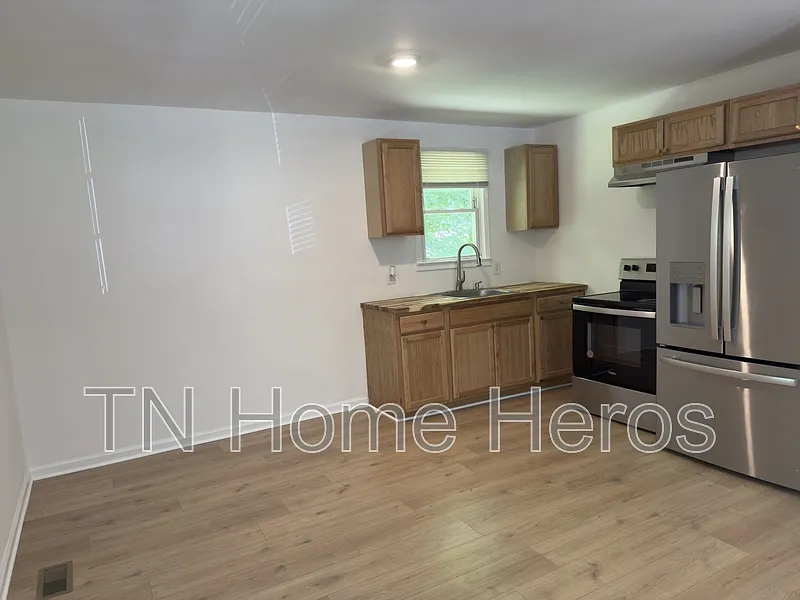 3 bed, 1.0 bath, 768 sqft, $1,500 — Photo 3