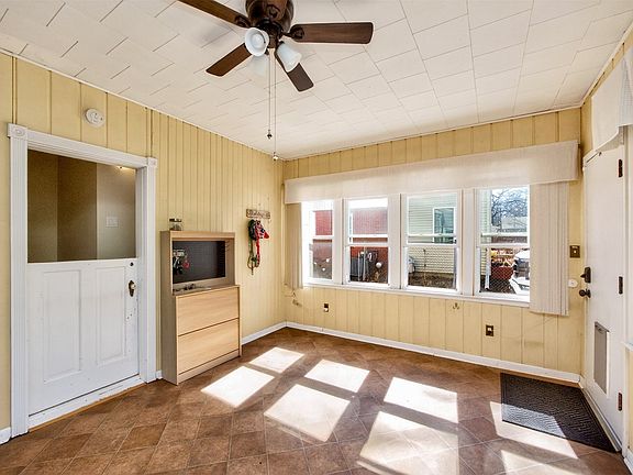 4th image of 2412 33rd St