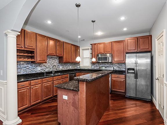 3rd image of 7020 S Paxton Ave APT 1S