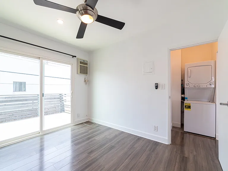 319 N Heliotrope Dr #2 — Photo 11