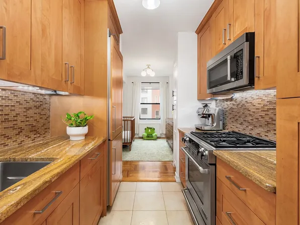 301 East 48th Street 6G image 3 of 6