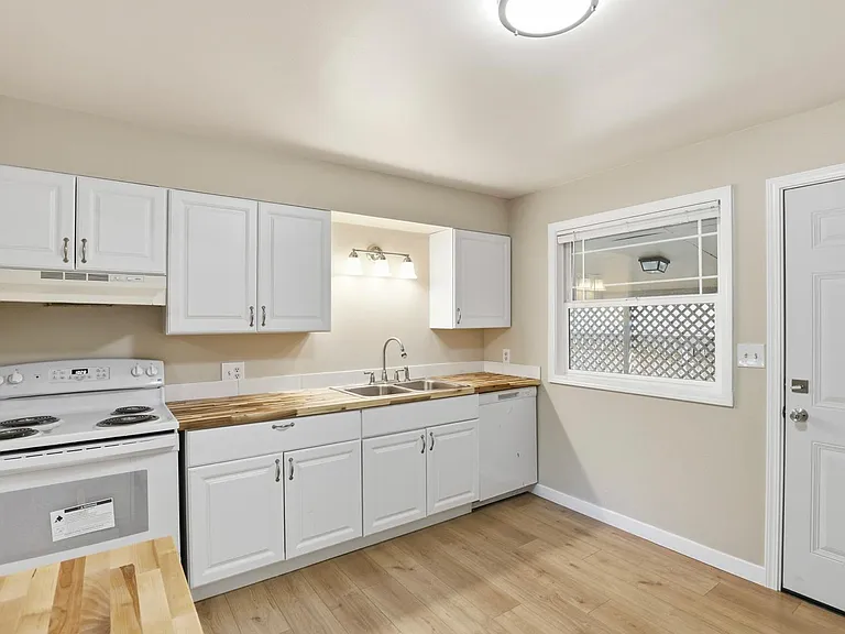 3218 N Maple St #3218 — Photo 9