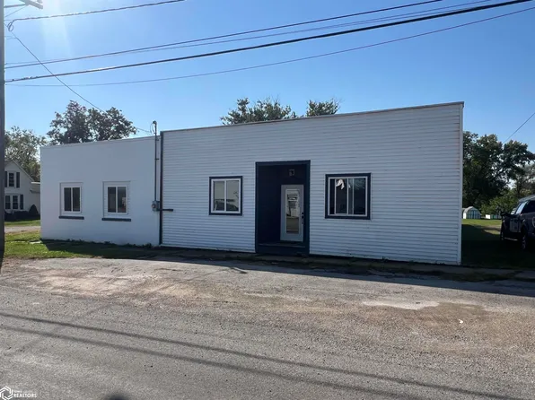 104 E Maple Ave, Libertyville, IA 52567