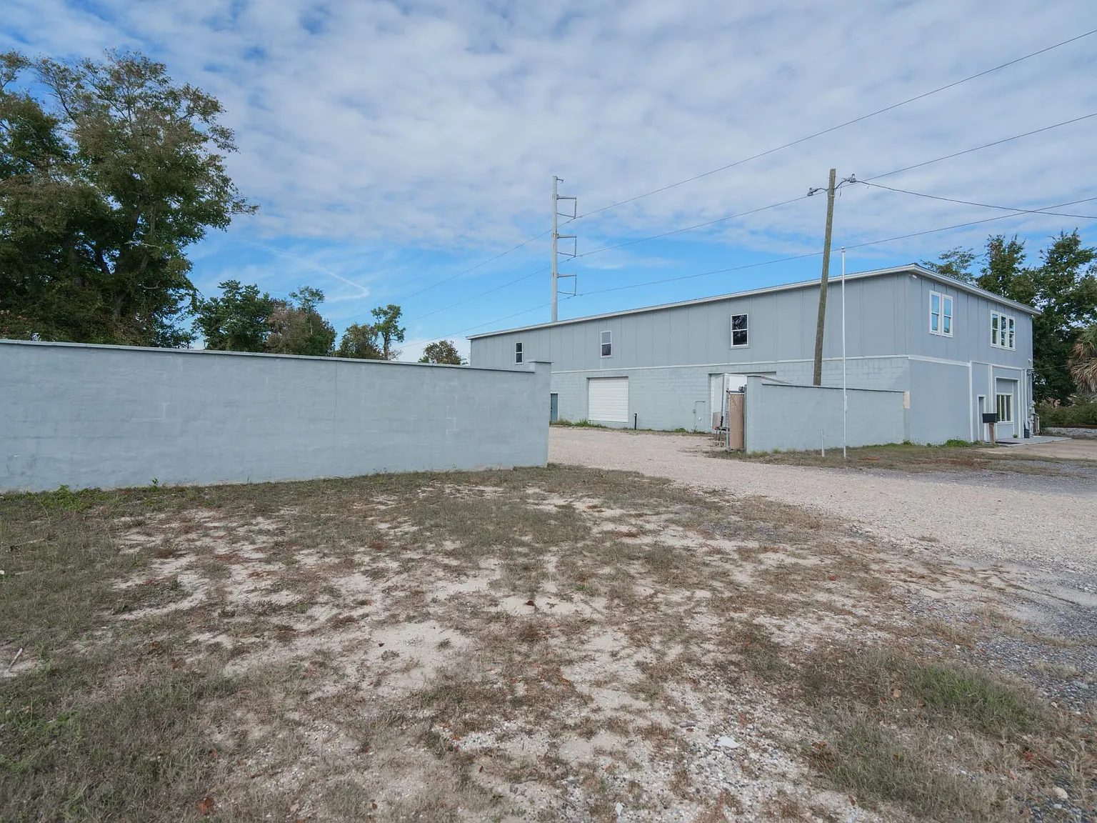 1919 Drummond Ave — Photo 2