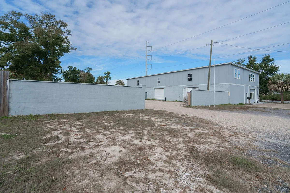 Building Photo - 1919 Drummond Ave