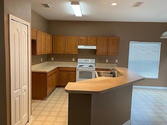 3rd image of 1113 Longville Cir