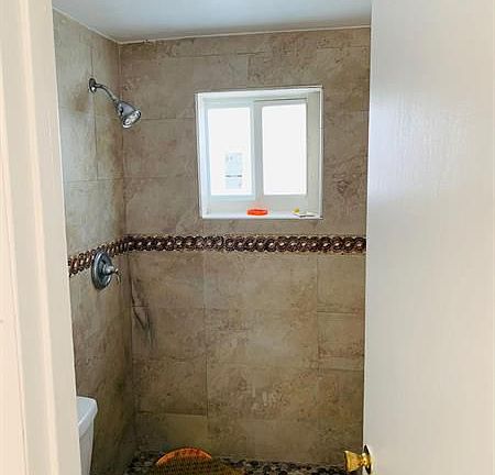 5th image of 883 NW 112th St APT A