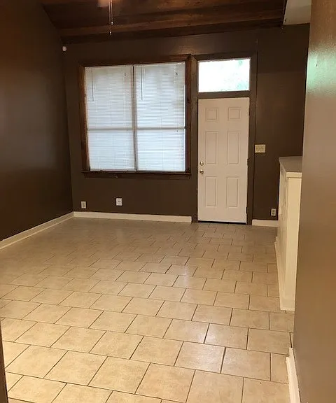 8366 Governor Dr — Photo 2