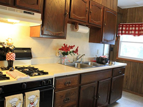 Kitchen has 2 windows