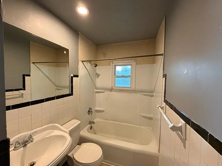 1125 Redman Blvd — Photo 5