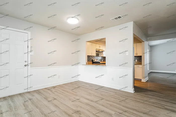 3 bed, 2.0 bath, 1479 sqft, $2,050 — Photo 4
