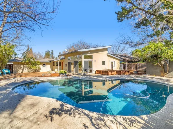 700 Elmwood Dr, Davis, CA 95616