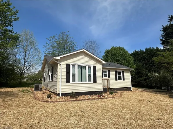 608 Fairplains Rd, North Wilkesboro, NC 28659