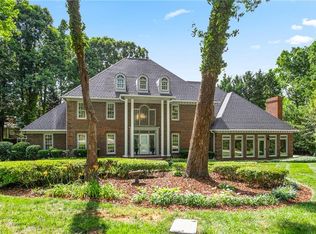 4 Elm Grove Ct, Greensboro, NC 27405