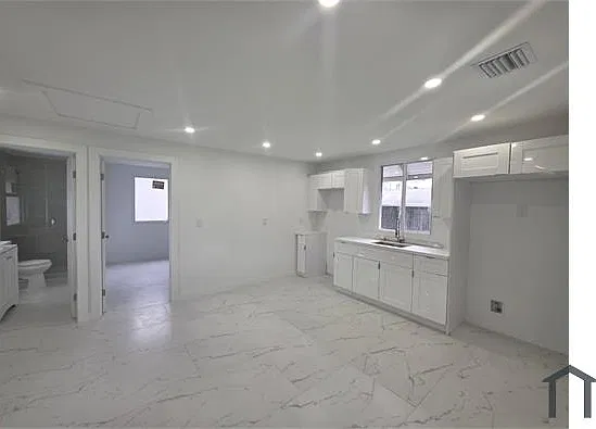 2 bed, 780 sqft, $2,700 — Photo 1