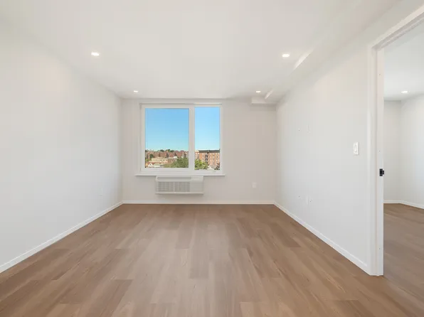 83-07 Queens Boulevard image 2 of 5