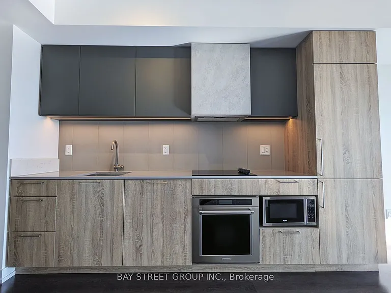 19 Western Battery Rd #2811 — Photo 7