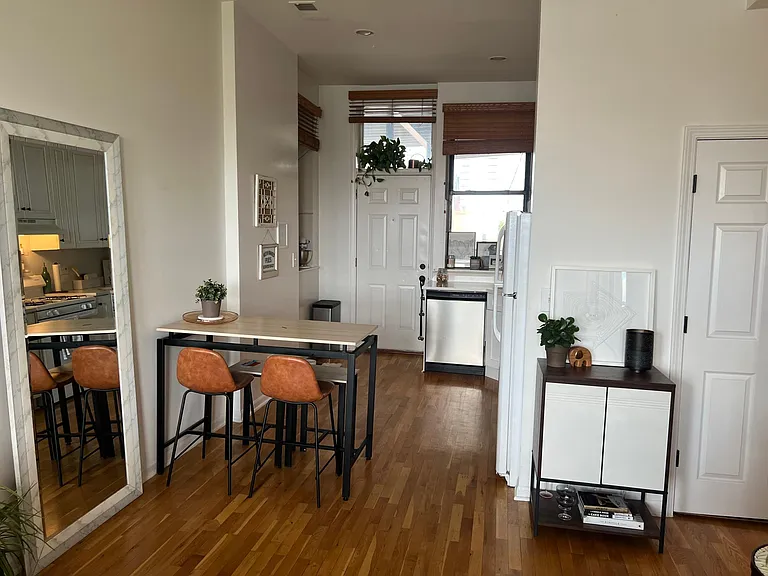 351 W Oak St #104 — Photo 15
