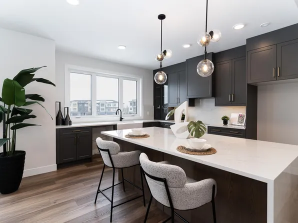 7121 May Cres NW #25, Edmonton, AB T6R 0X2