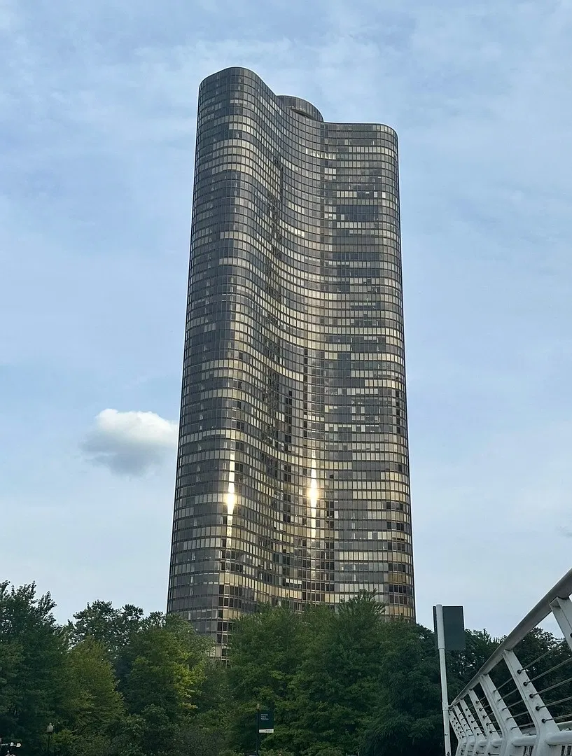 505 N Lake Shore Dr — Photo 1