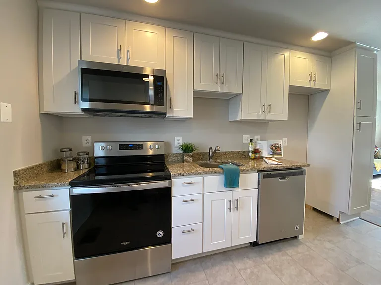713 Park Ave #B — Photo 8