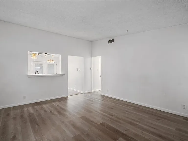 11908 Broad Oaks Dr #B — Photo 3