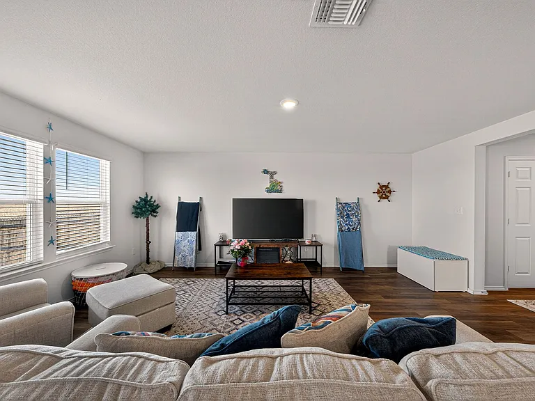 4037 Bermuda Ln — Photo 6