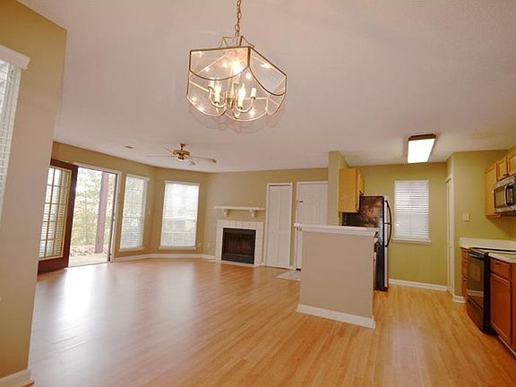 5th image of 1114 Sandy Lane Dr
