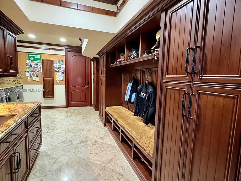 10445 Canterbury Ct — Photo 82