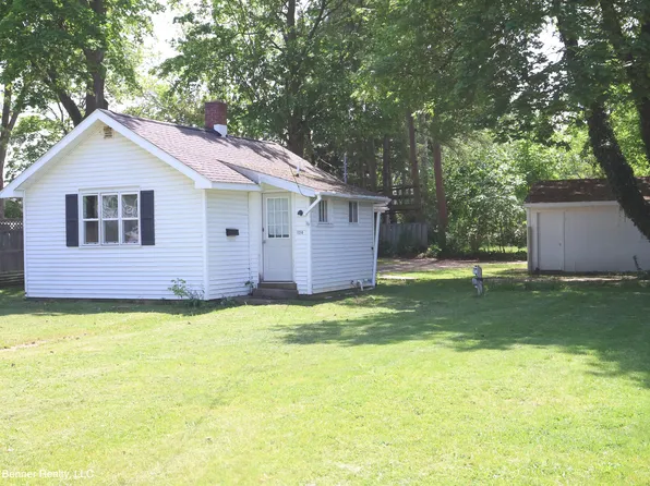 124 W Sheridan St, Fremont, MI 49412