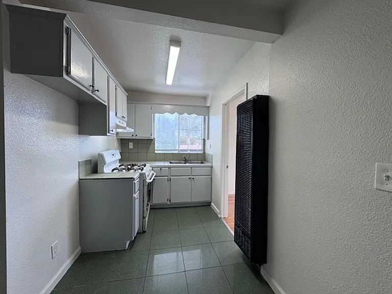 1561 W Pacific Coast Hwy — Photo 2