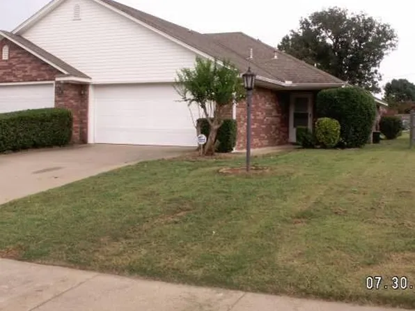 1928 Lovers Ln, Van Buren, AR 72956