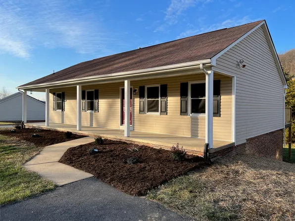 348 Round Hill Dr, Stuarts Draft, VA 24477